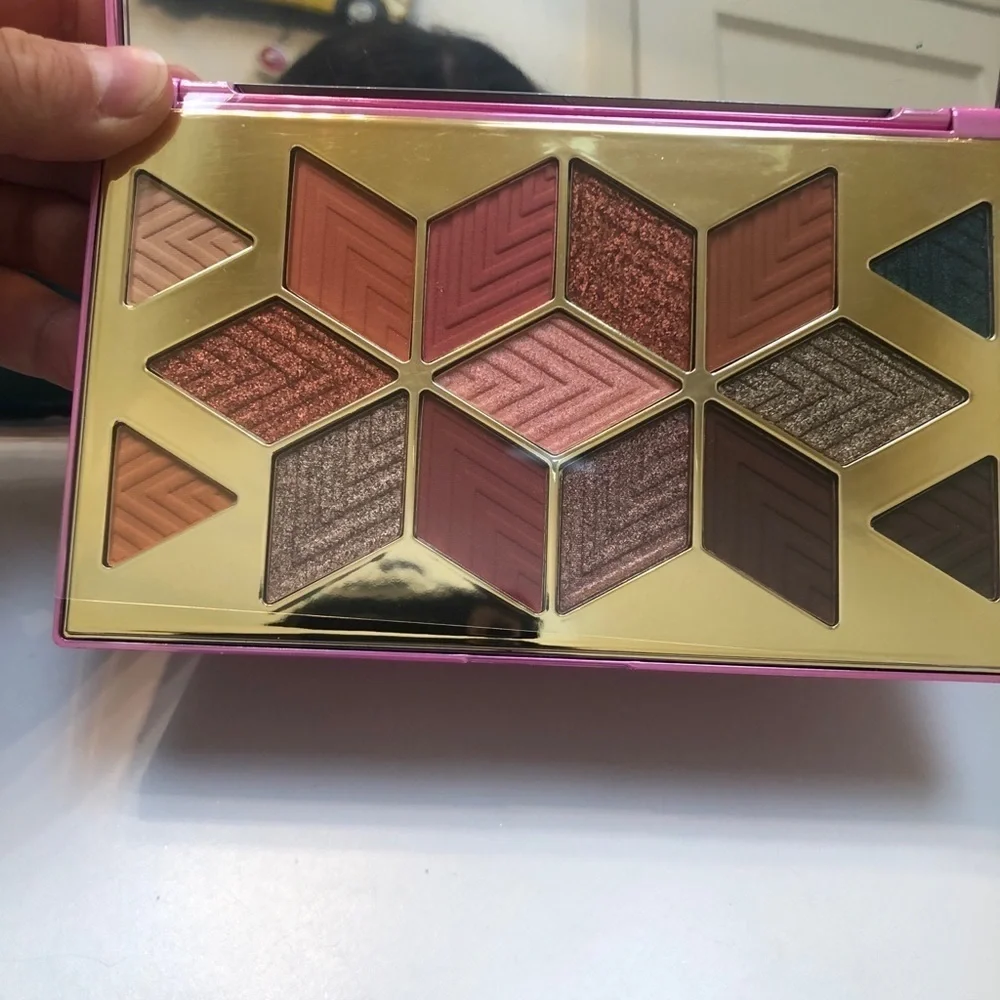 NIB PUR X BARBIE EYSHADOW PALETTE